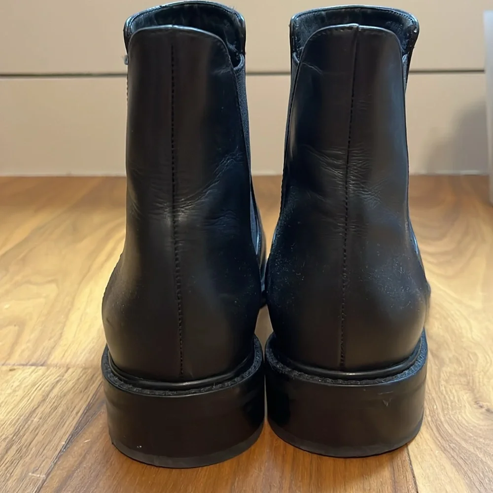 Stuart Weitzman Gobi Chelsea Boots